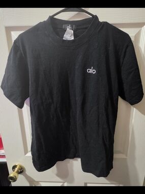 ALO Yoga Black Crew Logo Short Sleeve Tee